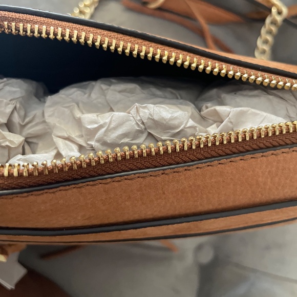 Rebecca Minkoff Avery crossbody Almond with gold chain strap New With Tags - Picture 2 of 4